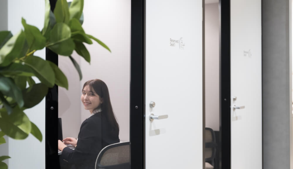 WEB会議専用ブース完備